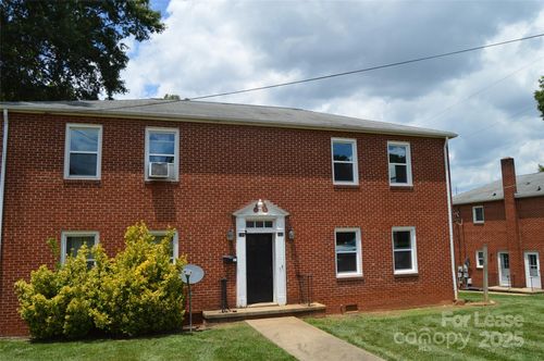 102 Feimster St, Statesville, NC, 28677-5204 | Card Image