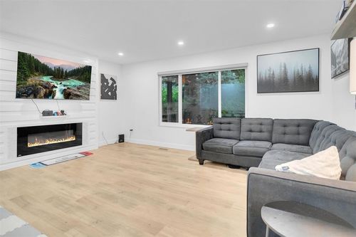 2042 Bowler Dr, Surrey, BC, V4A6S6 | Card Image