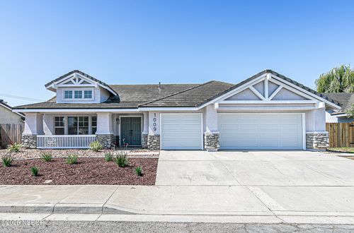 1009 Armstrong St, Lompoc, CA, 93436-8254 | Card Image