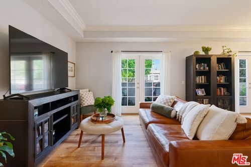 101-12010 E Magnolia Blvd, Burbank, CA, 91502-1716 | Card Image