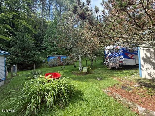 123 Mcmahan Gibbs Rd, House other with 2 bedrooms, 2 bathrooms and null parking in Roan Mountain TN | Image 12