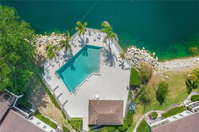 L201 - 5238 Treetops Dr, Condo with 2 bedrooms, 2 bathrooms and null parking in NAPLES FL | Image 37