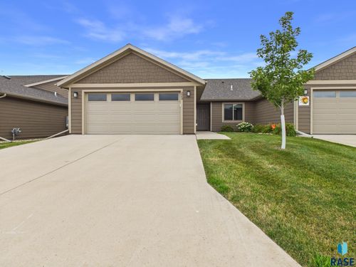 223 Brookside Pl, Harrisburg, SD, 57032-8274 | Card Image