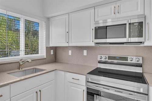 224-224 Nw 85th Street Rd, Miami, FL, 33150-2646 | Card Image