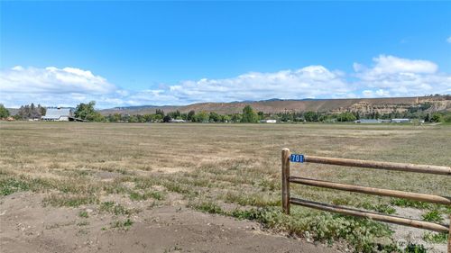 701 Thorp Landing Ln, Thorp, WA, 98946-3005 | Card Image