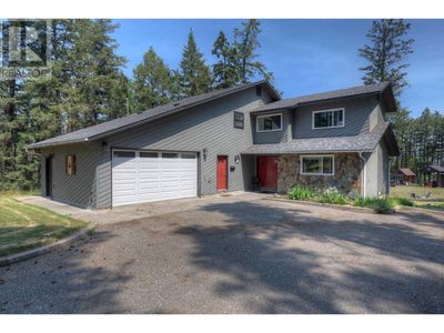 586 Roberts Dr, House other with 5 bedrooms, 4 bathrooms and null parking in Williams Lake BC | Image 2