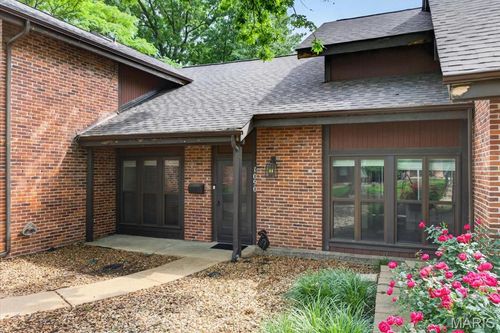 1090 Humber Cir, Saint Louis, MO, 63129-1992 | Card Image