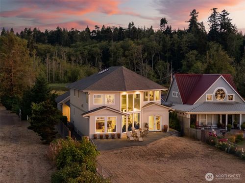 8668 Ne Point No Point Rd, Hansville, WA, 98340-8756 | Card Image