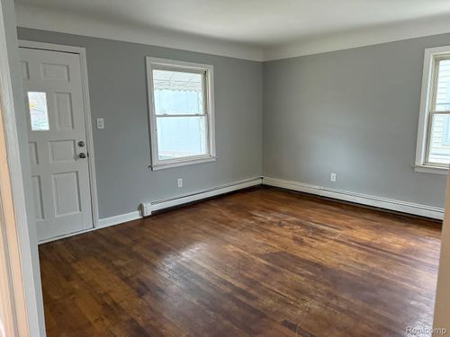 28243 Schram St, Roseville, MI, 48066-4832 | Card Image