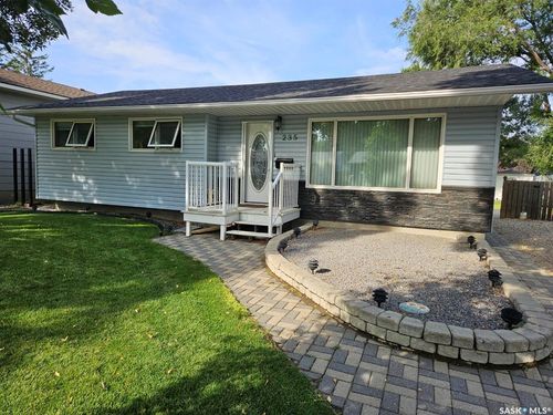 235 17th St, Weyburn, SK, S4H2P1 | Card Image