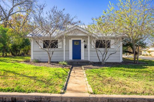 401 E Morse St, Fredericksburg, TX, 78624-3501 | Card Image