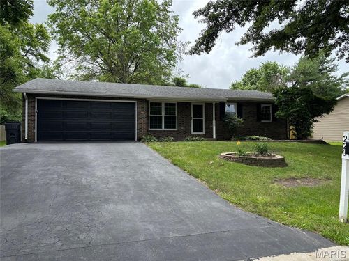 220 Country Meadow Ln, Belleville, IL, 62221-3376 | Card Image