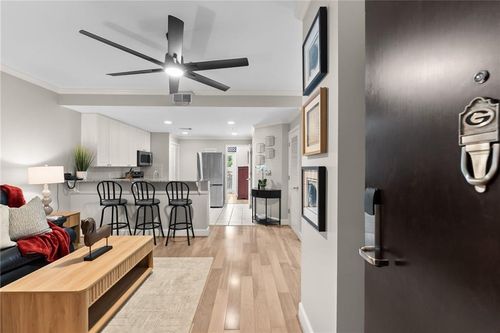 205-250 W Broad St, Athens, GA, 30601-8800 | Card Image