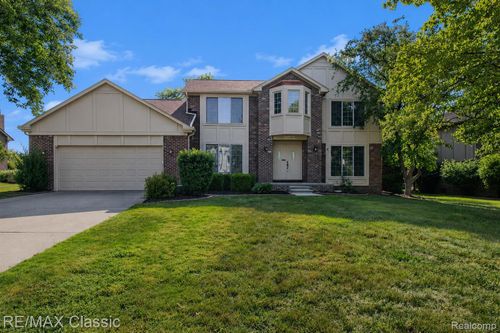 25522 Surrey Ln, Farmington Hills, MI, 48335-1171 | Card Image