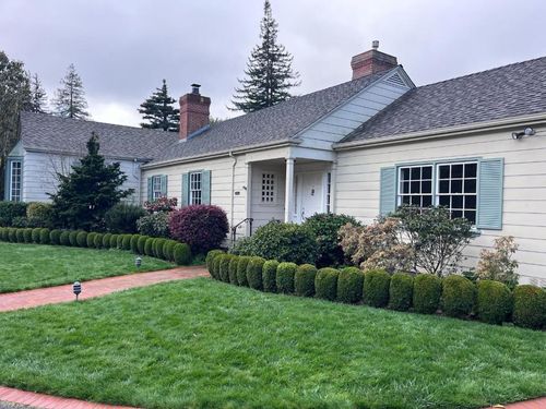 3 Sherwood Ct, Hillsborough, CA, 94010-6812 | Card Image