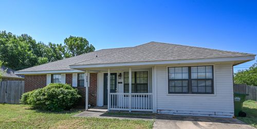 209 Brook Cir, Krum, TX, 76249-5307 | Card Image