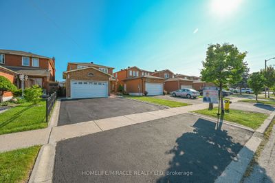 19 Cabinet Cres, House other with 4 bedrooms, 4 bathrooms and 6 parking in Woodbridge ON | Image 2