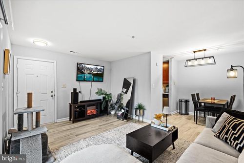 93100-93 Fern Oak Cir, STAFFORD, VA, 22554-8460 | Card Image