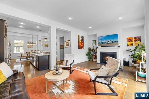 109 Roosevelt Dr, Wood Ridge, NJ, 07075-2502 | Card Image