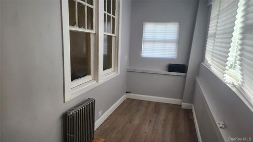 75 Ingraham St, Hempstead, NY, 11550-6839 | Card Image