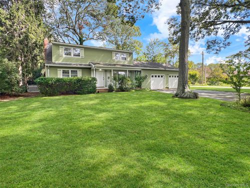 8 Daly Dr, Riverhead, NY, 11901-2305 | Card Image