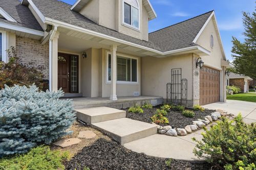 8531 Pebble Creek Cir, Sandy, UT, 84093-1070 | Card Image