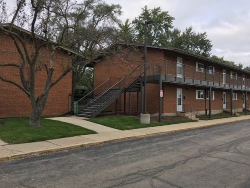 2a-1900 W Knightsbridge Dr, Mount Prospect, IL, 60056-4812 | Card Image