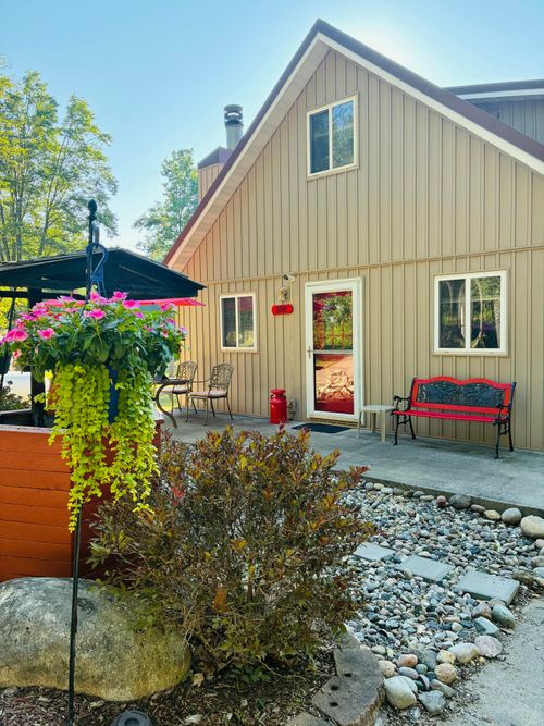108 Deerwood Ct, Roscommon, MI, 48653-9665 | Card Image