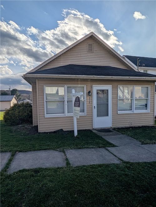218 Central Ave, Chicora, PA, 16025-3234 | Card Image