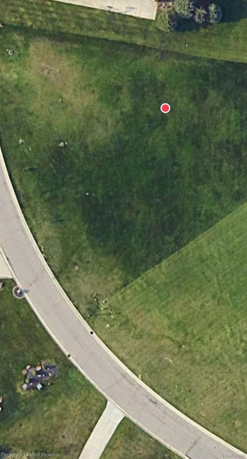 17070 Kings Fairway Ln, Grand Blanc, MI, 48439-8676 | Card Image