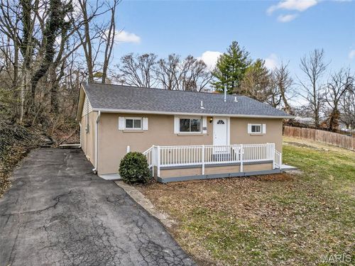 202 2nd St, Winfield, MO, 63389-1129 | Card Image