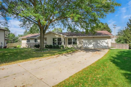6 Lynbrook Circle, Madison, WI, 53719 | Card Image