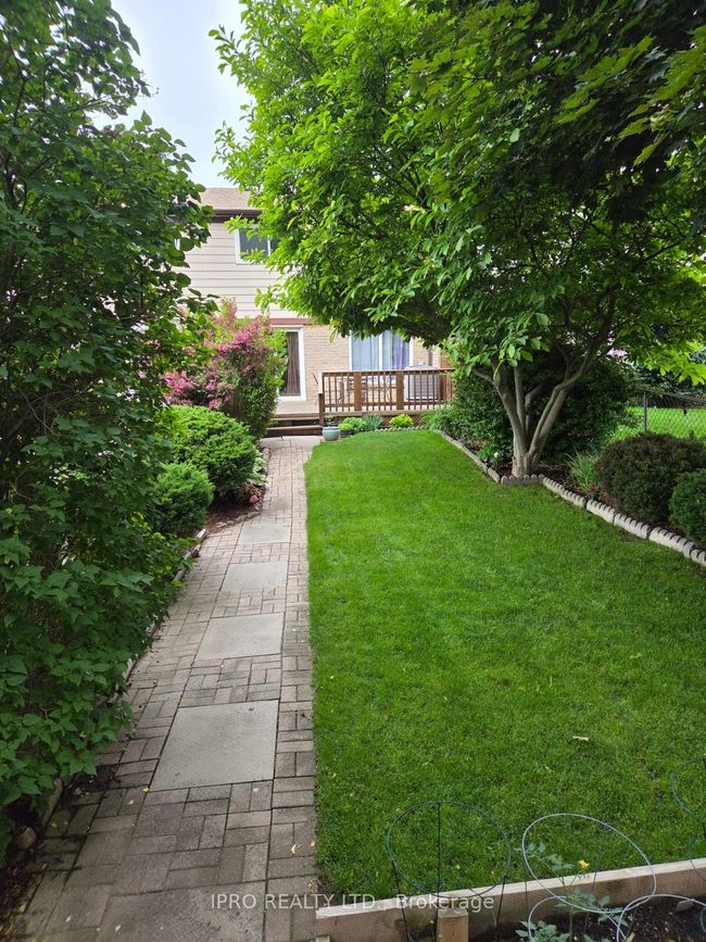 238 Royal Salisbury Way, House attached with 3 bedrooms, 2 bathrooms and 3 parking in Brampton ON | Image 43