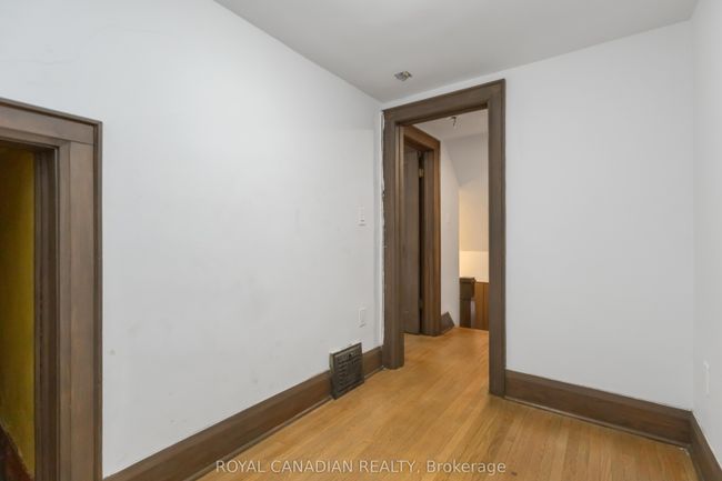 274 Ritson Rd N, House other with 5 bedrooms, 3 bathrooms and 3 parking in Oshawa ON | Image 25