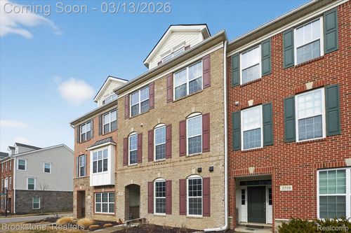 2721 S Spurway Dr, Ann Arbor, MI, 48105-2293 | Card Image