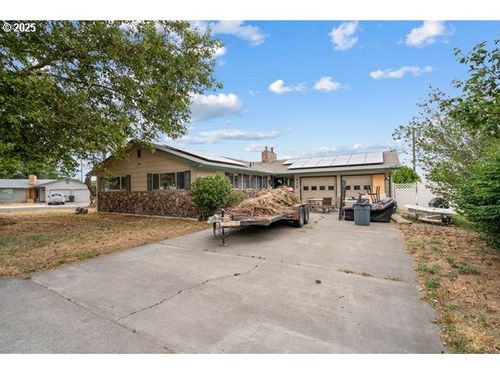 370 W Moore Ave, Hermiston, OR, 97838-2244 | Card Image