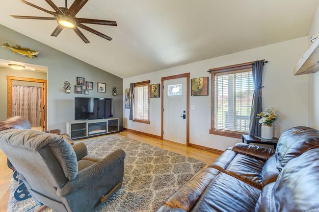 7-web-or-mls-7 Living Room.jpg | Image 7