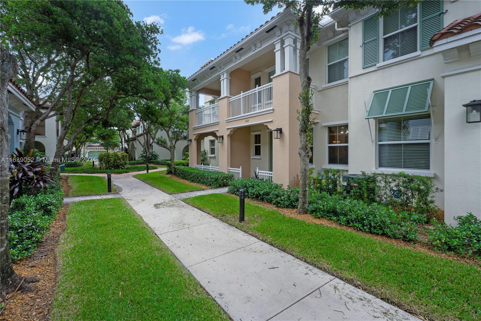 Cascada Cir, Hollywood, FL 33024