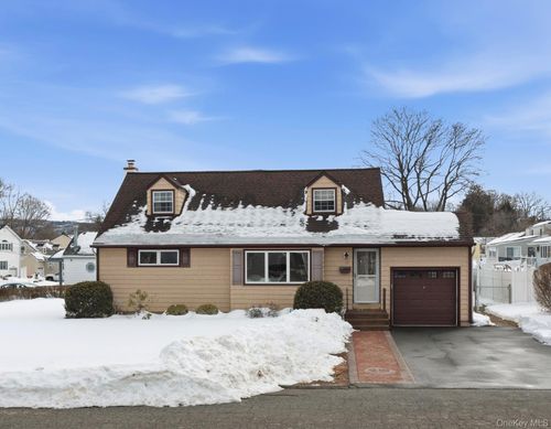 15 Wenzel Ln, Stony Point, NY, 10980-2309 | Card Image