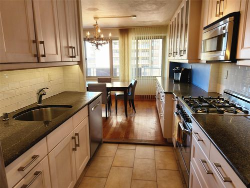 apt-6-18 215th St, Bayside, NY, 11360-2135 | Card Image