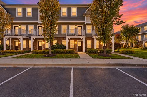561 Parkdale Ln, Ferndale, MI, 48220-2964 | Card Image