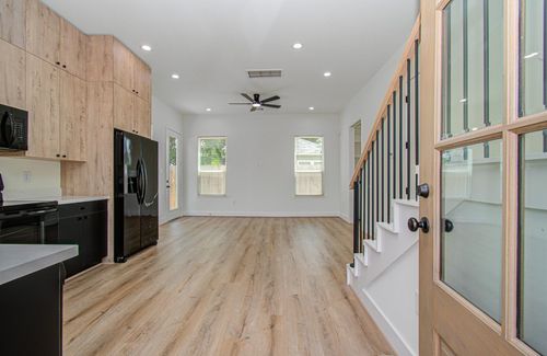 a-1308 Tarley St, Houston, TX, 77009-1546 | Card Image