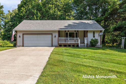370 Pine St, Fruitport, MI, 49415-9638 | Card Image