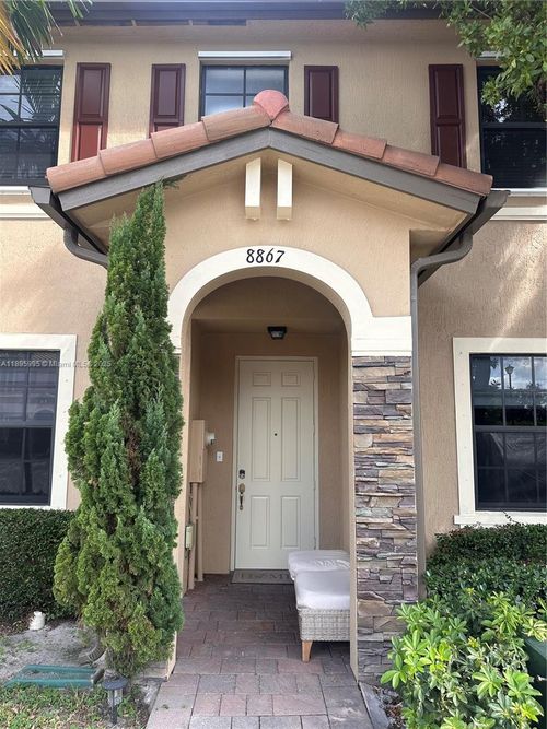 8867 W 35th Way, Hialeah, FL, 33018-1890 | Card Image