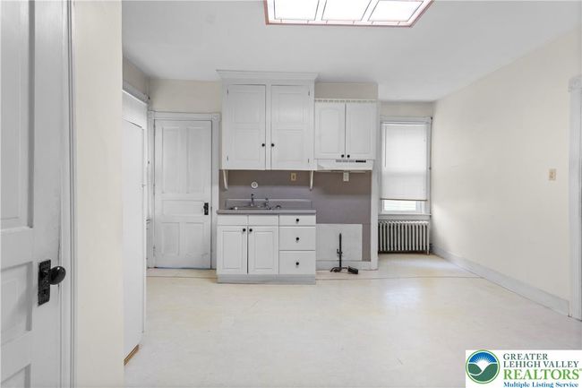170 S Whitfield St, Home with 3 bedrooms, 2 bathrooms and 4 parking in Nazareth PA | Image 16