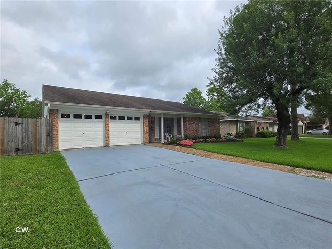 11834 Mulholland Dr, House other with 4 bedrooms, 2 bathrooms and 2 parking in Meadows Place TX | Image 4