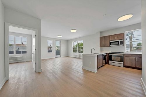 305-1 Center St, Clifton, NJ, 07011-3901 | Card Image