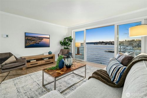 apt-202-733 Lake St S, Kirkland, WA, 98033-6440 | Card Image