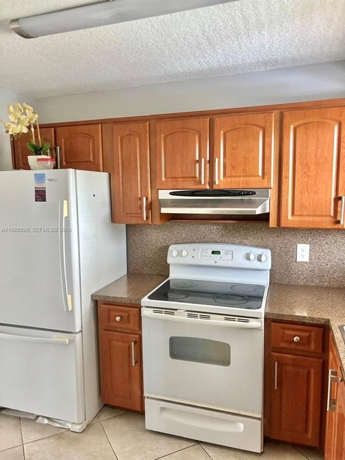 apt-211-8305 Sunrise Lakes Blvd, Sunrise, FL, 33322-1572 | Card Image