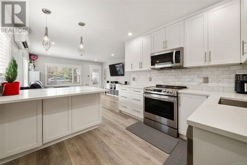 450 Obed Ave, Victoria, BC, V9A1K5 | Card Image